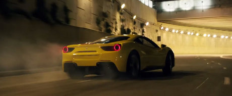 Noul Ferrari 488 GTB iese la joaca pe strazile Barcelonei pentru a promova uleiurile Pennzoil