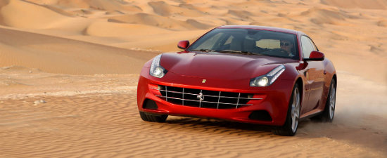 Noul Ferrari FF pozeaza in desert, ne invita la interior Noul Ferrari FF pozeaza in desert, ne invita la interior