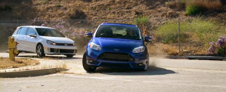 Noul Ford Focus ST pune la respect ultimul Volkswagen Golf GTI. VIDEO AICI!