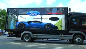 Noul Ford GT viziteaza Londra de la bordul unui camion transparent