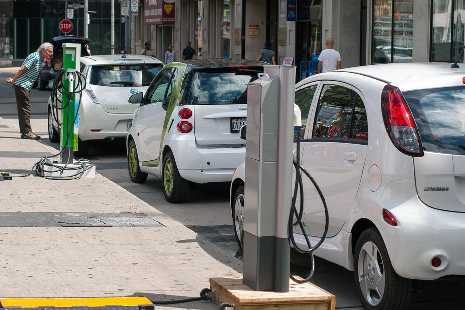 Noul guvern viseaza cai verzi, la propriu: 100.000 de masini electrice peste 3 ani