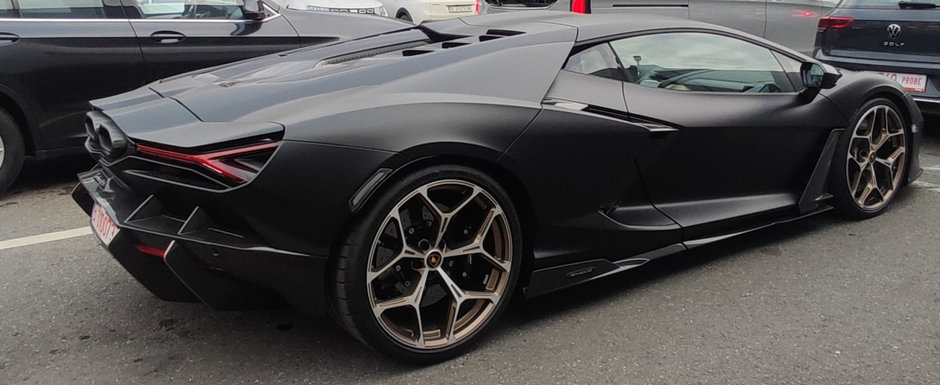 Noul Lamborghini de 1.015 CP, fotografiat la RAR Grivita. Bolidul italian costa 700.000 de euro Noul Lamborghini de 1.015 CP, fotografiat la RAR Grivita. Bolidul italian costa 700.000 de euro