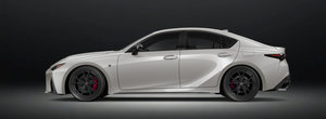 Noul Lexus IS 500 Ultimate Edition este un super-sedan cu o reteta unica in industrie. Modelul japonez are un motor V8 aspirat de 5.0 litri