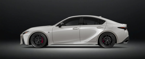 Noul Lexus IS 500 Ultimate Edition este un super-sedan cu o reteta unica in industrie. Modelul japonez are un motor V8 aspirat de 5.0 litri