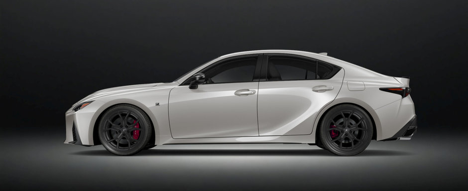 Noul Lexus IS 500 Ultimate Edition este un super-sedan cu o reteta unica in industrie. Modelul japonez are un motor V8 aspirat de 5.0 litri Noul Lexus IS 500 Ultimate Edition este un super-sedan cu o reteta unica in industrie. Modelul japonez are un motor V8 aspirat de 5.0 litri