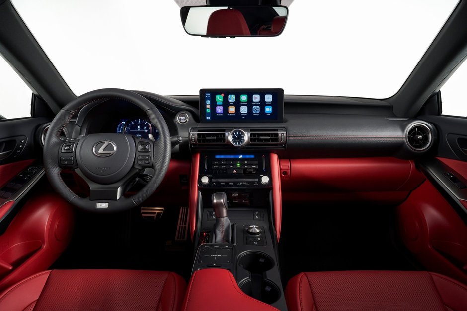 Noul Lexus IS