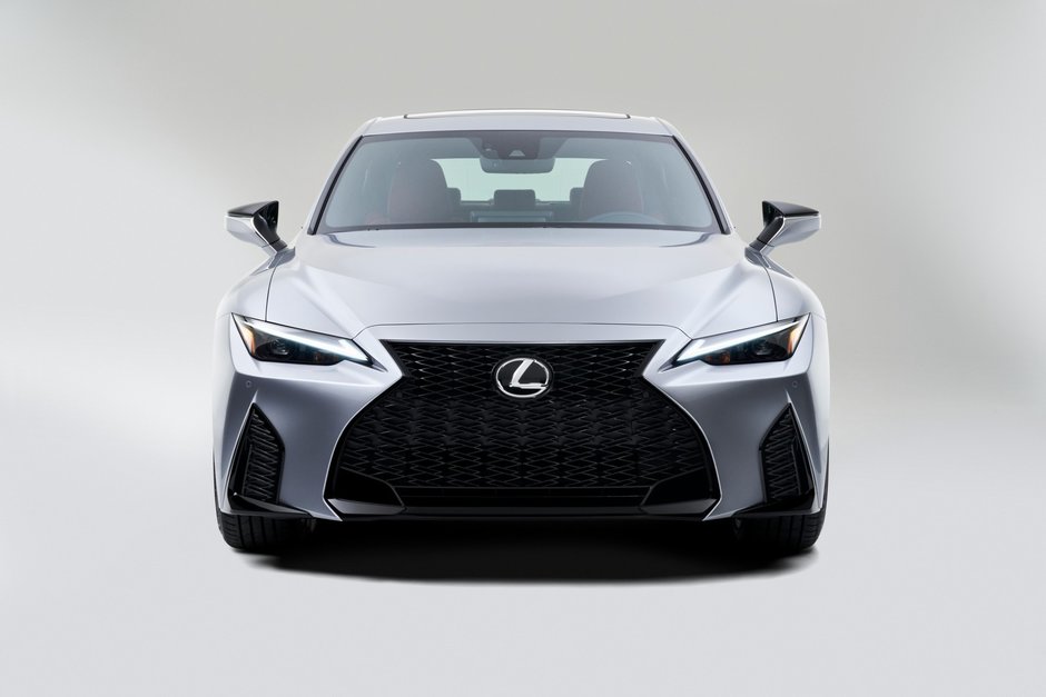 Noul Lexus IS