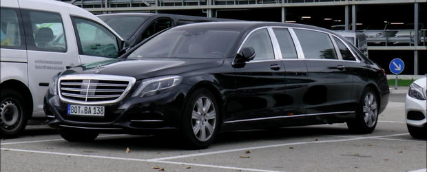 Noul Maybach S600 Pullman e atat de lung ca are nevoie de doua locuri de parcare