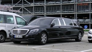 Noul Maybach S600 Pullman e atat de lung ca are nevoie de doua locuri de parcare