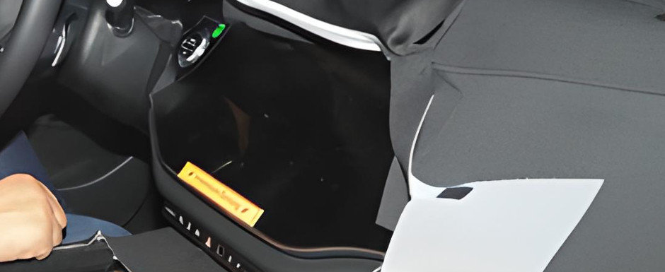 Noul Mercedes E-Class, surprins pentru prima oara in teste. Viitorul model al nemtilor a fost fotografiat cu un ecran urias in mijlocul bordului Noul Mercedes E-Class, surprins pentru prima oara in teste. Viitorul model al nemtilor a fost fotografiat cu un ecran urias in mijlocul bordului