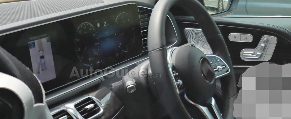 Noul Mercedes GLE, surprins cu interiorul la vedere. SUV-ul german are doua ecrane uriase in bord Noul Mercedes GLE, surprins cu interiorul la vedere. SUV-ul german are doua ecrane uriase in bord