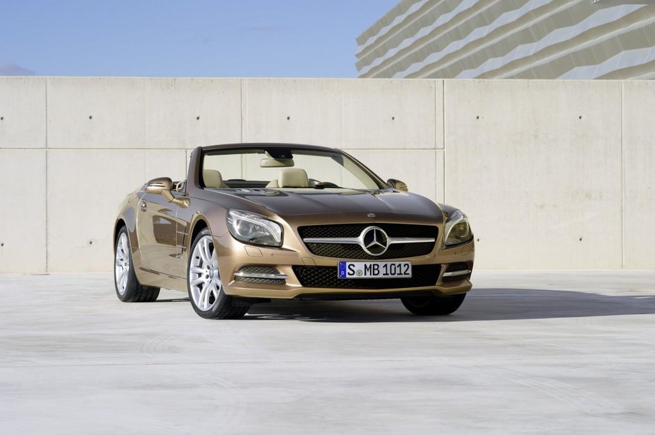 Noul Mercedes SL costa 72.495 lire sterline