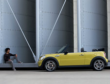 Noul MINI Cooper Cabrio dezvaluit