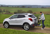 Noul Opel Mokka este echipat cu suportul unic pentru biciclete integrat FlexFix