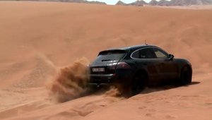 Noul Porsche Macan iese la joaca in desert, printre camile si dune de nisip