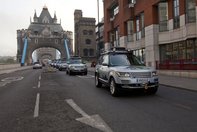 Noul Range Rover Hybrid a plecat pe Drumul Matasii