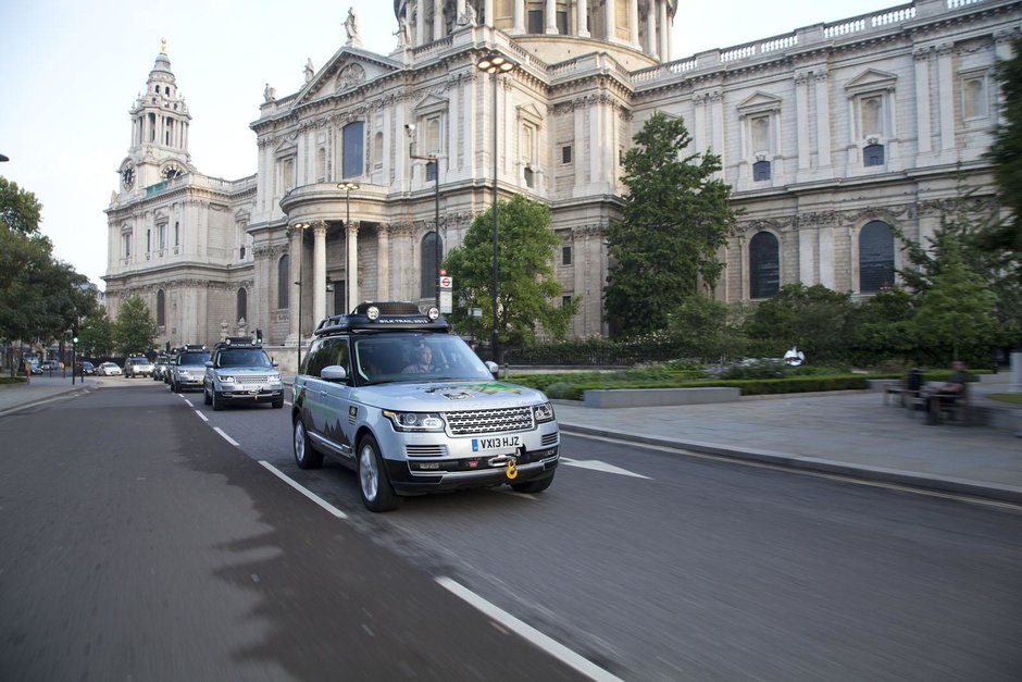 Noul Range Rover Hybrid a plecat pe Drumul Matasii