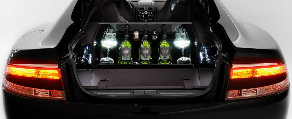 Noul si specialul Aston Rapide Dom Perignon promite sa te imbete cu luxul sau Noul si specialul Aston Rapide Dom Perignon promite sa te imbete cu luxul sau