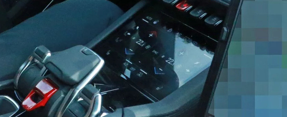 Noul SUV de 820 CP de la Lamborghini, surprins pentru prima oara in teste. Viitorul model al italienilor a fost fotografiat cu trei ecrane uriase in bord Noul SUV de 820 CP de la Lamborghini, surprins pentru prima oara in teste. Viitorul model al italienilor a fost fotografiat cu trei ecrane uriase in bord