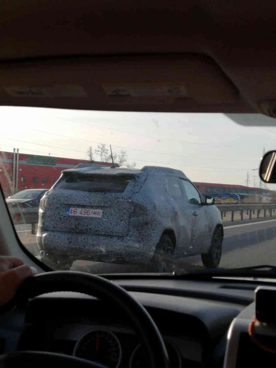 Noul SUV de la Dacia, surprins pentru prima oara in teste. Viitorul model al romanilor a fost fotografiat pe autostrada A1 Bucuresti-Pitesti