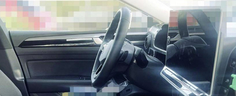Noul Volkswagen Arteon, surprins pentru prima oara in teste. Viitorul model al nemtilor a fost fotografiat cu un ecran urias in mijlocul bordului Noul Volkswagen Arteon, surprins pentru prima oara in teste. Viitorul model al nemtilor a fost fotografiat cu un ecran urias in mijlocul bordului