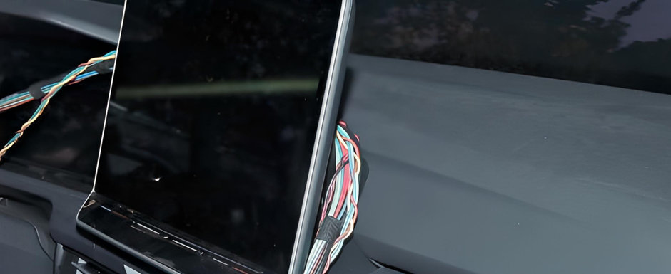 Noul Volkswagen Golf, surprins pentru prima oara in teste. Viitorul model al nemtilor a fost fotografiat cu un ecran urias in mijlocul bordului Noul Volkswagen Golf, surprins pentru prima oara in teste. Viitorul model al nemtilor a fost fotografiat cu un ecran urias in mijlocul bordului