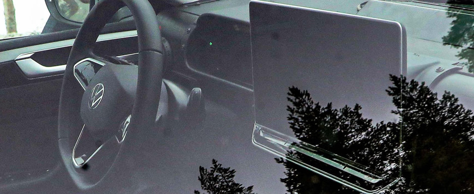 Noul Volkswagen Passat B9, surprins pentru prima oara in teste. Viitorul model al nemtilor a fost fotografiat cu un ecran urias in mijlocul bordului Noul Volkswagen Passat B9, surprins pentru prima oara in teste. Viitorul model al nemtilor a fost fotografiat cu un ecran urias in mijlocul bordului