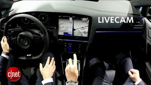 Noul VW Golf R Touch aduce 3 display-uri si control prin gesturi