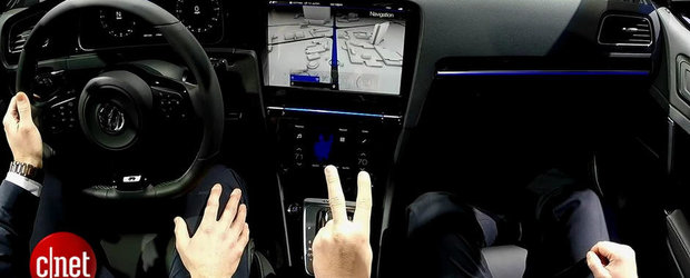 Noul VW Golf R Touch aduce 3 display-uri si control prin gesturi
