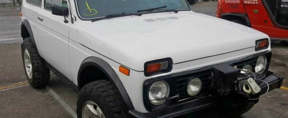 Nu are sute de cai putere dar putine se pot pune cu ea in off-road. Cat mai costa o Lada Niva cu 11.000 de km la bord Nu are sute de cai putere dar putine se pot pune cu ea in off-road. Cat mai costa o Lada Niva cu 11.000 de km la bord