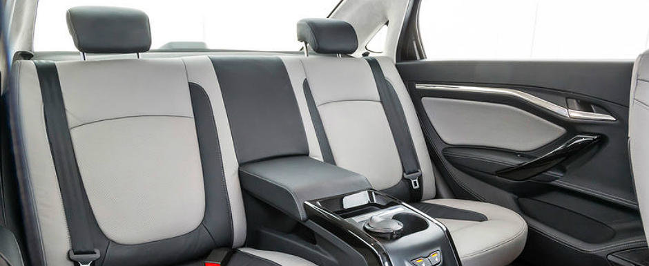 Nu e un S-Class, ci o Lada. Uite cum arata rivalul mai luxos al Daciei Logan Nu e un S-Class, ci o Lada. Uite cum arata rivalul mai luxos al Daciei Logan