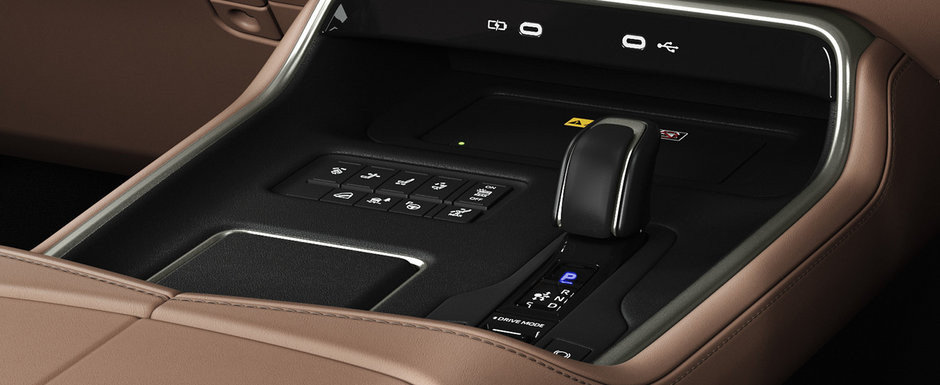 Nu este noul Rolls-Royce Cullinan, ci Toyota Century! Cea de-a patra generatie a luxosului model japonez debuteaza oficial cu scaune spate care se inclina si un design patratos, inspirat de exclusivistul SUV din Marea Britanie. Galerie foto completa Nu este noul Rolls-Royce Cullinan, ci Toyota Century! Cea de-a patra generatie a luxosului model japonez debuteaza oficial cu scaune spate care se inclina si un design patratos, inspirat de exclusivistul SUV din Marea Britanie. Galerie foto completa