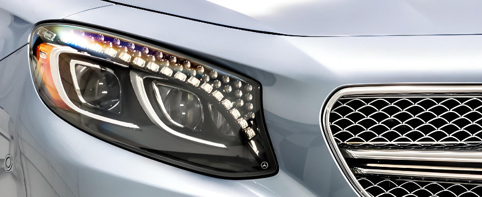 Nu exista BMW sau Audi care sa concureze cu asa ceva. Mercedes-ul din 2017 are motor V12 de sase litri, faruri cu cristale Swarovski si incalzire incalzire la nivelul cefei Nu exista BMW sau Audi care sa concureze cu asa ceva. Mercedes-ul din 2017 are motor V12 de sase litri, faruri cu cristale Swarovski si incalzire incalzire la nivelul cefei