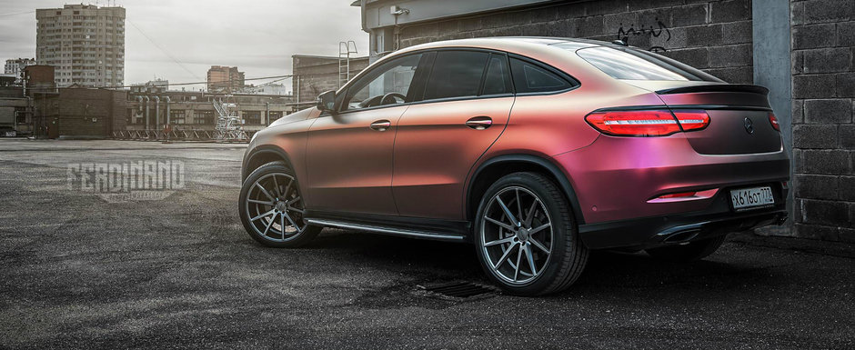 Nu exista nimic mai urat ca un BMW auriu. Exceptand acest Mercedes GLE cu vopsea cameleon Nu exista nimic mai urat ca un BMW auriu. Exceptand acest Mercedes GLE cu vopsea cameleon