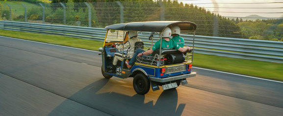 "Nu mai facem niciodata asa ceva!" Cineva a stabilit un record pe Nurburgring cu...un TUK-TUK