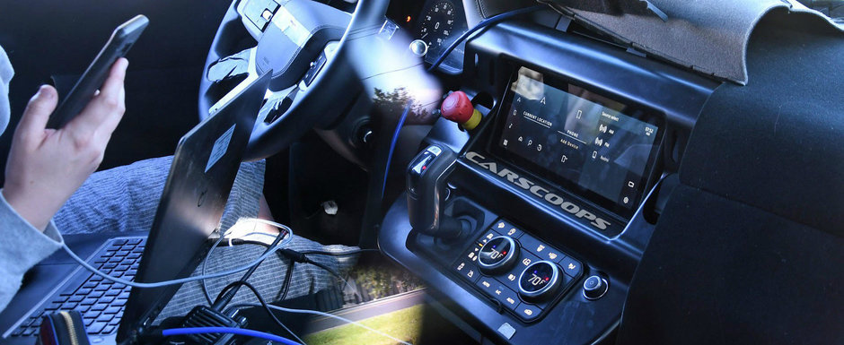 Nu s-a lasat pana nu a surprins pe camera interiorul noului DEFENDER. "De departe cel mai bun 4x4" Nu s-a lasat pana nu a surprins pe camera interiorul noului DEFENDER. "De departe cel mai bun 4x4"