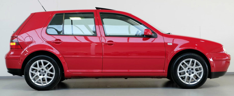 Nu se mai fac ca pe vremuri: acest Volkswagen din anul 2001 are motor V5 si se vinde ca nou