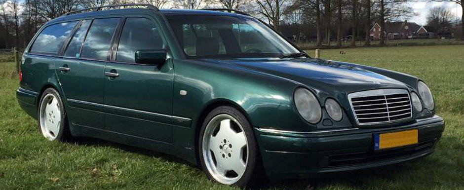 Nu surprinde cu nimic la prima vedere, insa ascunde sub capota un motor V8. Cat costa acest Mercedes E55 AMG Nu surprinde cu nimic la prima vedere, insa ascunde sub capota un motor V8. Cat costa acest Mercedes E55 AMG