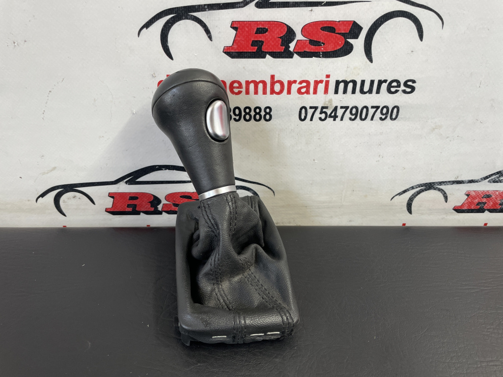 Nuca schimbator Audi A4 B8 2.0 TFSI Quattro sedan 2011 (8K1713139A)
