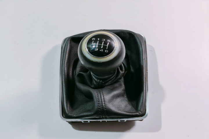 Nuca Schimbator cu fusta 8K0864260 Audi A4 B8/8K [2007 - 2011]