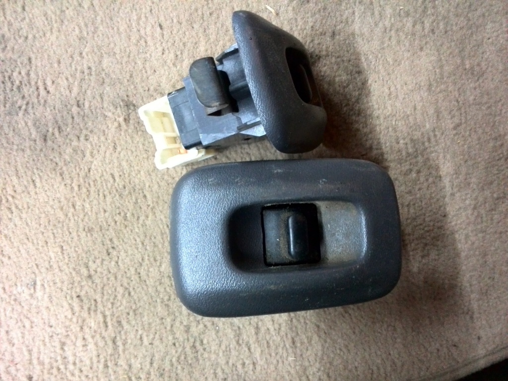 NV1036 BUTON GEAM DESCHIDERE SPATE NISSAN NAVARA D22 1998...2001