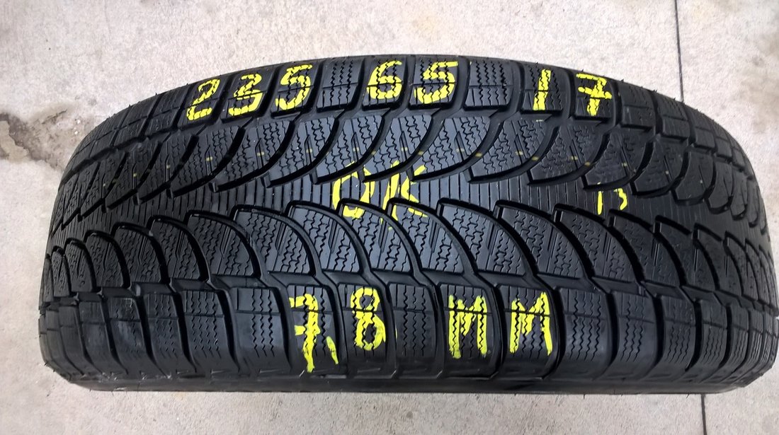 O anvelopa de iarna 235 65 17 bridgestone blizaak LM 80 evo