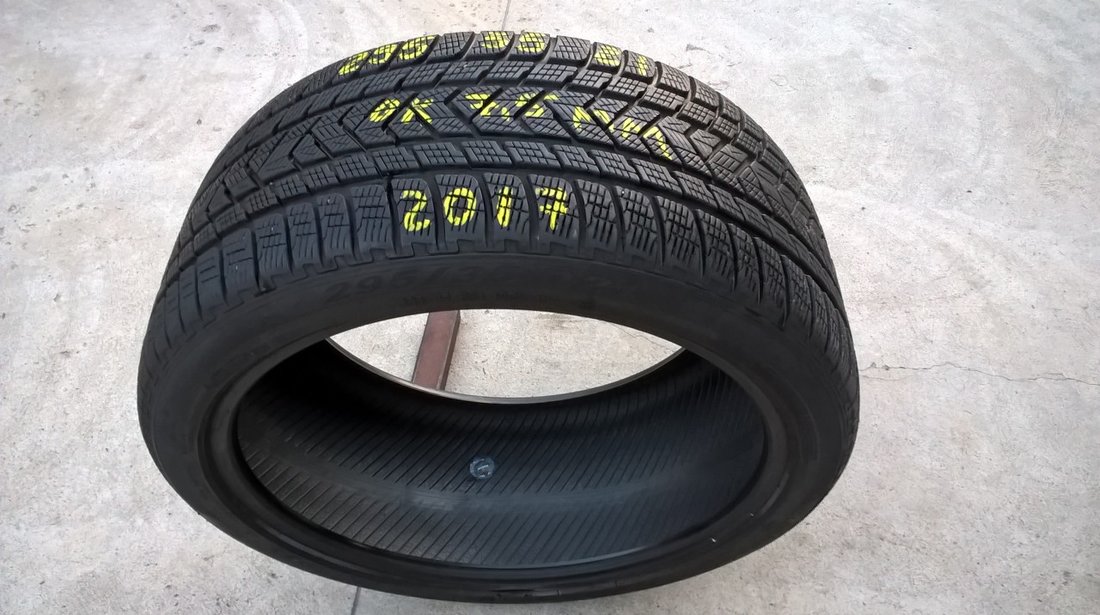 O anvelopa de iarna 295 35 21 pirelli scorpion winter 7,5 mm dot 2017