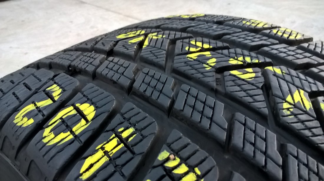 O anvelopa de iarna 295 35 21 pirelli scorpion winter 7,5 mm dot 2017