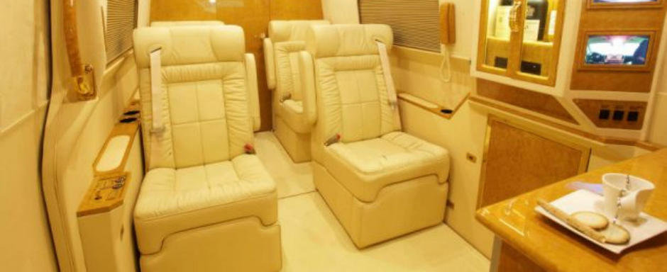O banala duba Mercedes Sprinter, transformata intr-o casa de lux pe patru roti O banala duba Mercedes Sprinter, transformata intr-o casa de lux pe patru roti