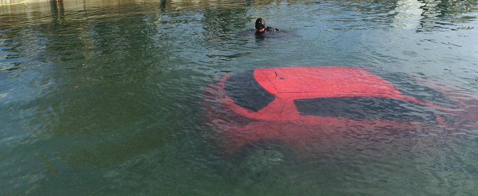 O canadianca face exact ce ii spune GPS-ul si ajunge cu masina direct in lac