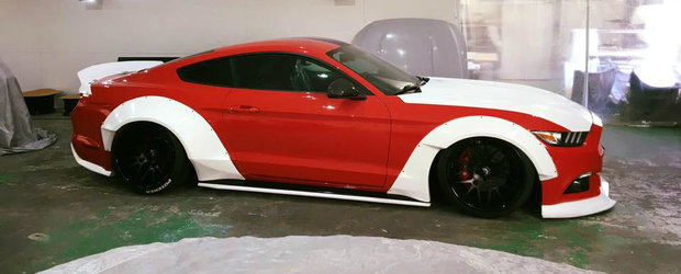 O fac si pe asta. Japonezii de la Liberty Walk modifica primul lor Ford Mustang