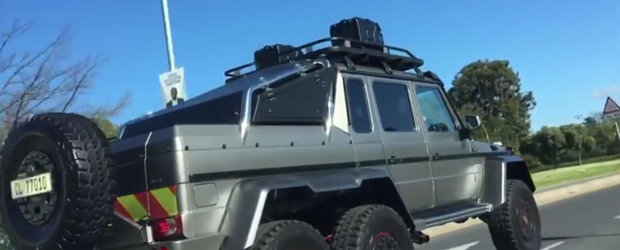 O ia razna complet. Reactia amuzanta a unui sofer la vederea unui Mercedes G63 AMG 6x6