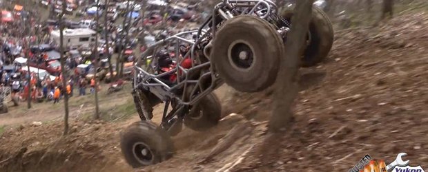 O pustoaica de 16 ani ne demonstreaza ca se pricepe la off-road extrem