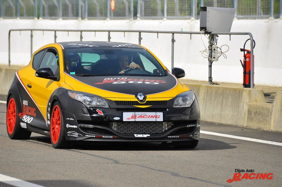 O tura pe Nurburgring la bordul unui Renault Megane RS de 500 cp